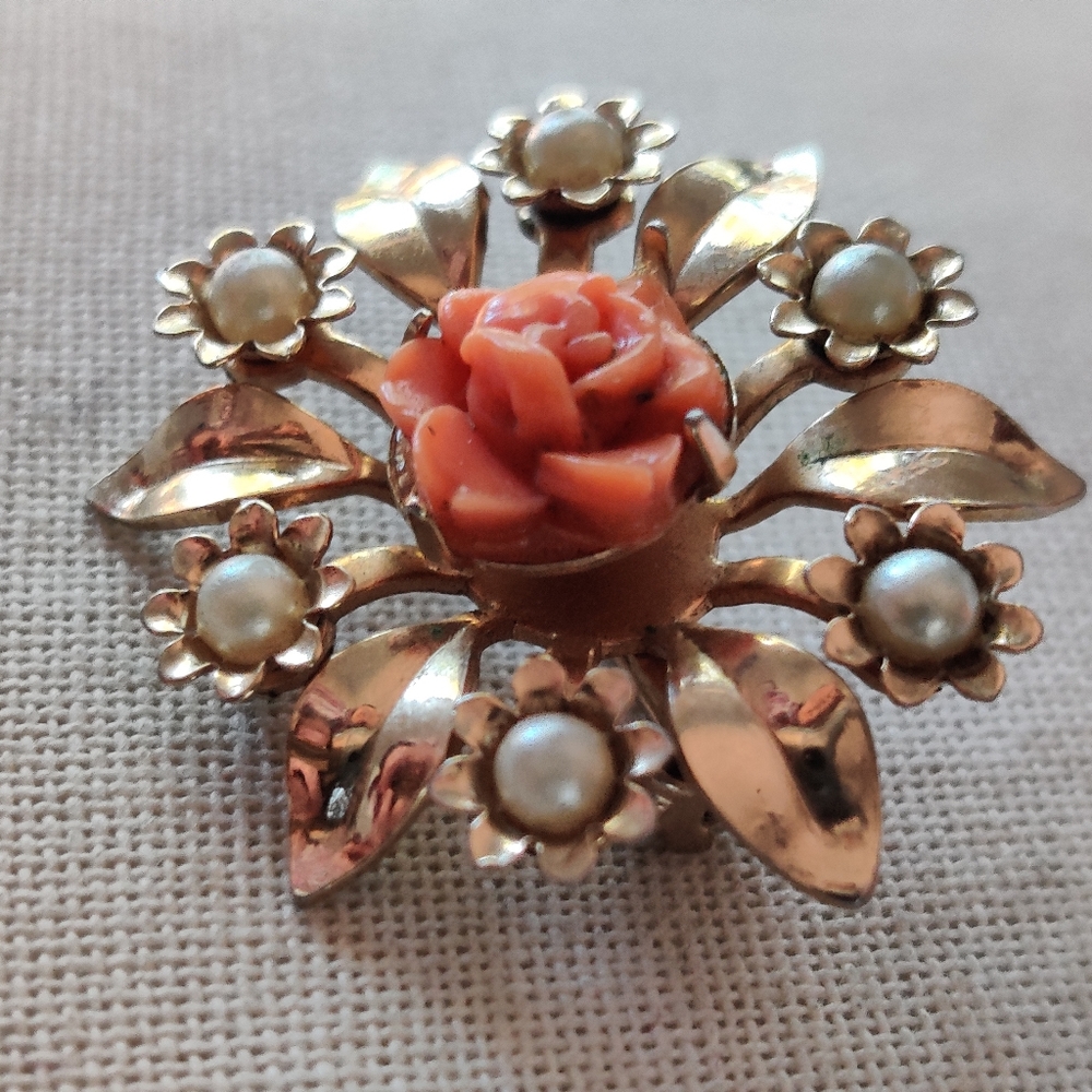 Coro Craft Carved Coral Rose and Faux Pearls pin/brooch vintage MCM - Picture 7 of 9